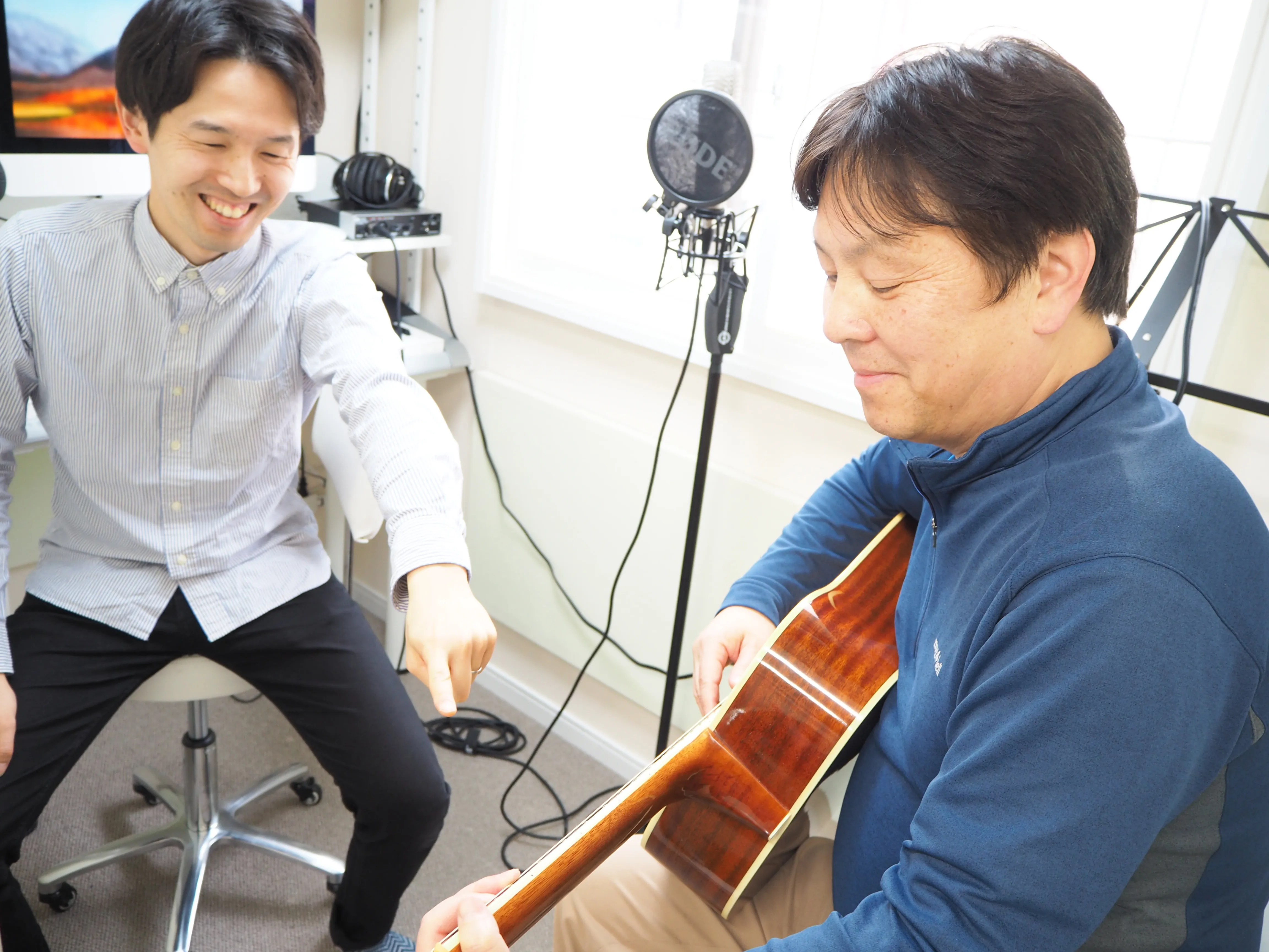 自由が丘でギターレッスンを受ける様子