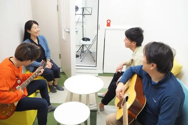 自由が丘校の落ち着いたロビー空間