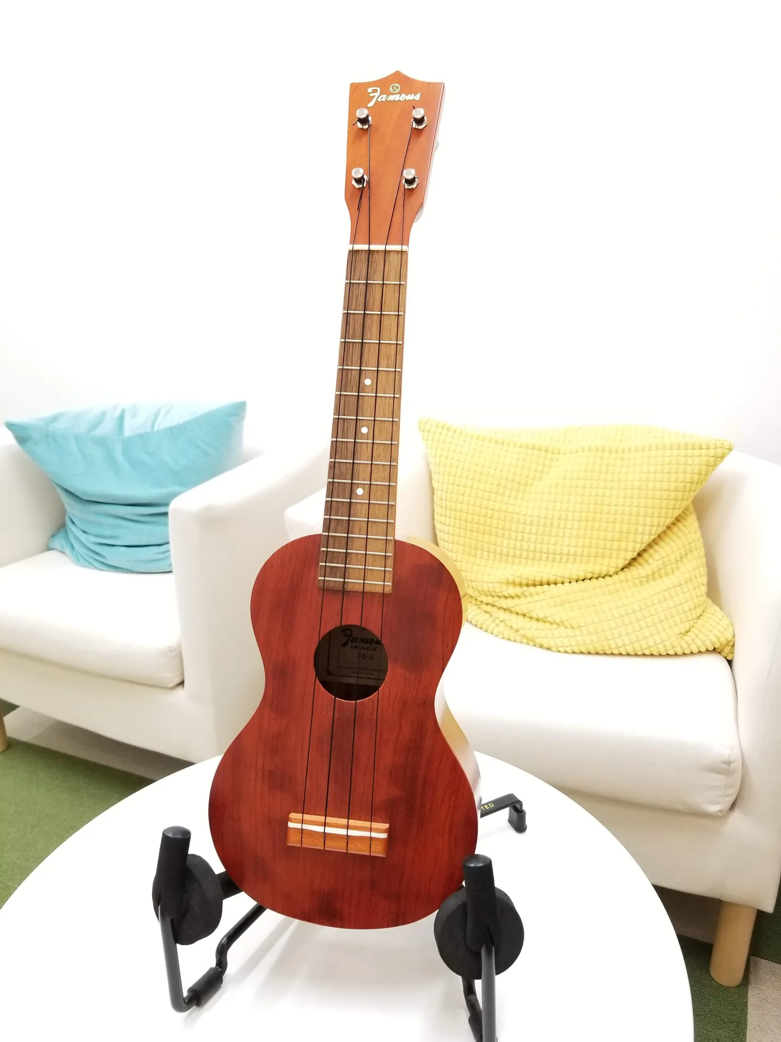 ウクレレブランドFamous FS-3